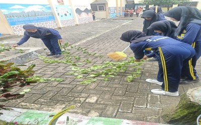 MEWUJUDKAN SEKOLAH BERSIH MELALUI JUMAT BERSIH Di SMA NEGERI 1 KASIMAN